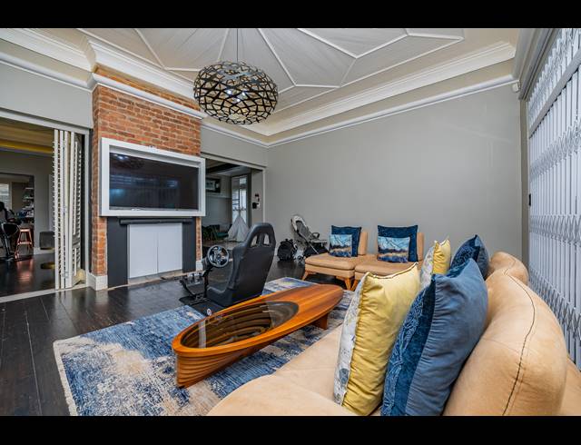 4 BEDROOM TOWNHOUSE FOR SALE IN ESSENWOOD